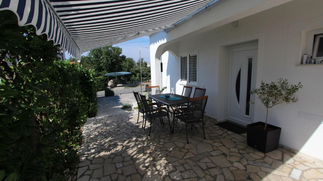 Apartments Adrijana Malinska Ngoại thất bức ảnh