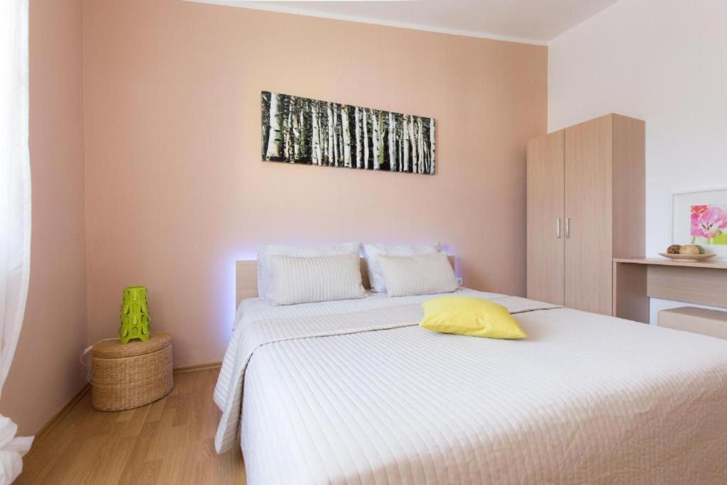 Apartments Adrijana Malinska Ngoại thất bức ảnh