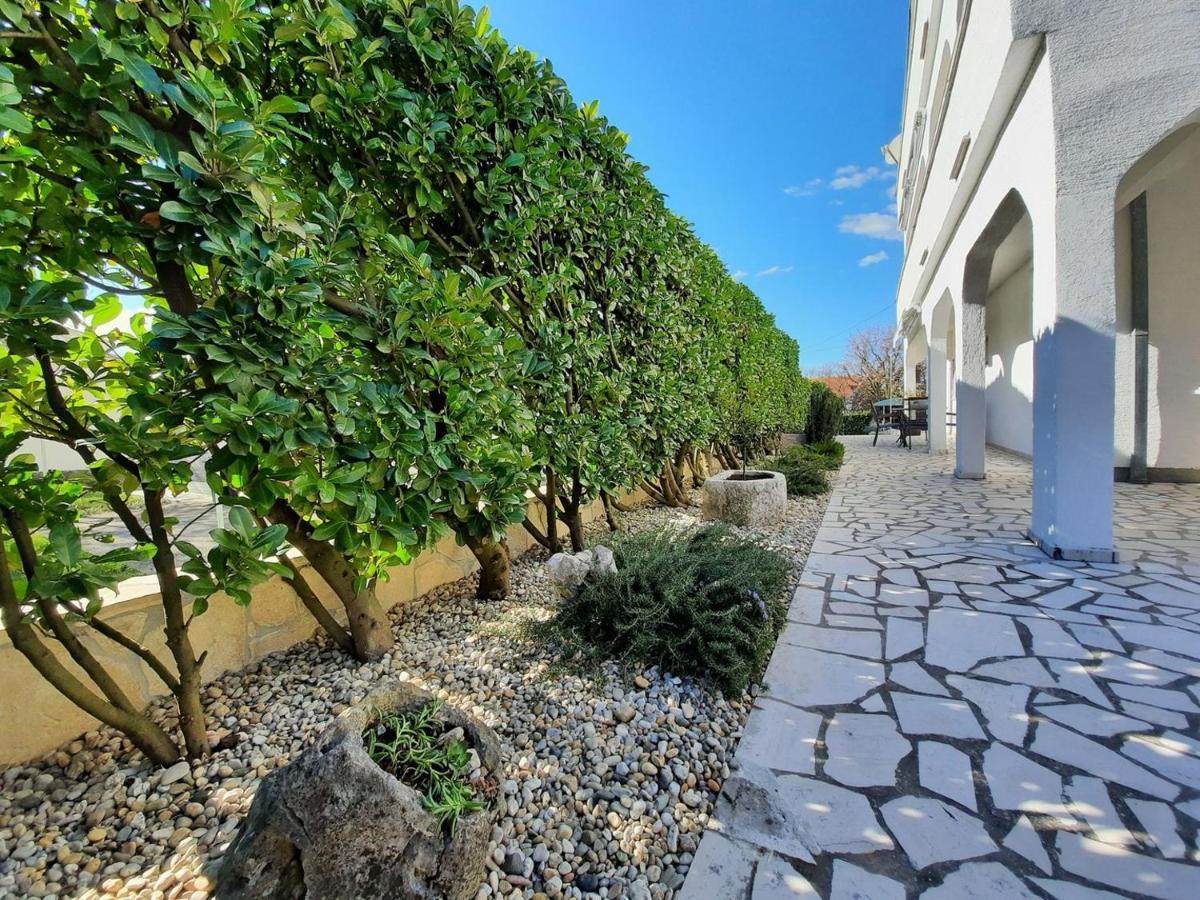 Apartments Adrijana Malinska Ngoại thất bức ảnh