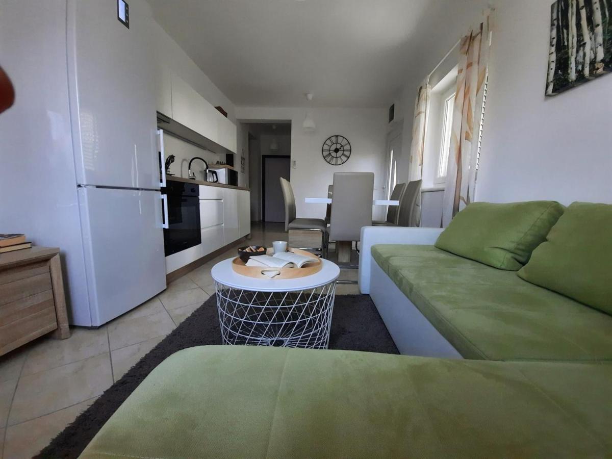Apartments Adrijana Malinska Ngoại thất bức ảnh
