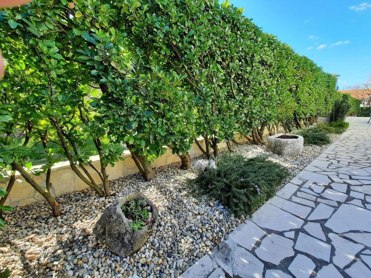 Apartments Adrijana Malinska Ngoại thất bức ảnh